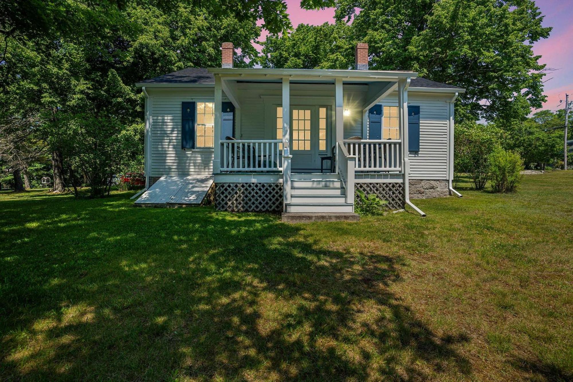 Rustic Farmhouse Home Southwest Harbor Exterior photo