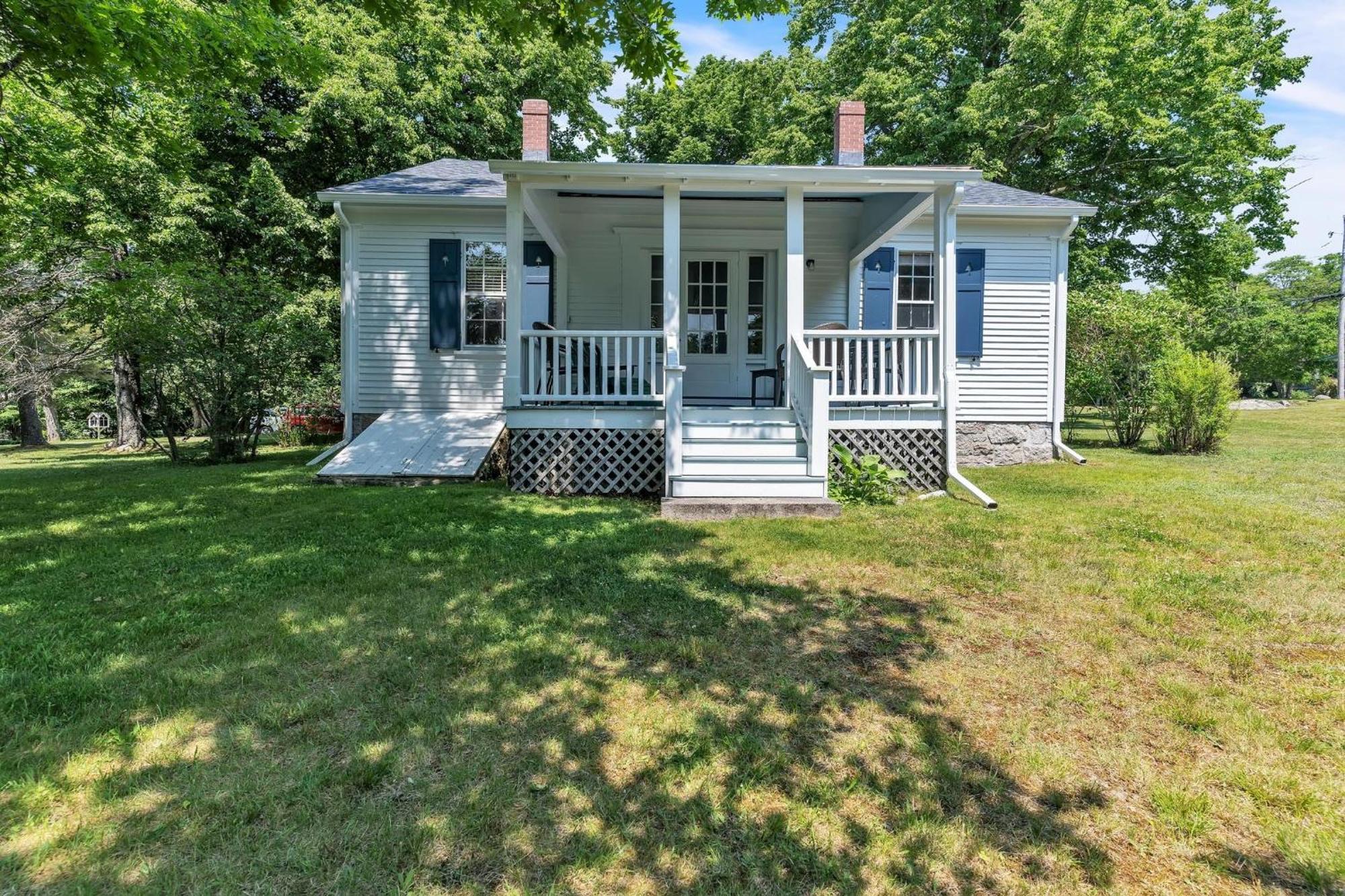 Rustic Farmhouse Home Southwest Harbor Exterior photo